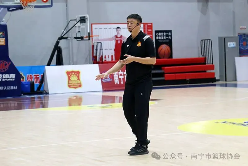 学生篮球主力如何平衡学业与训练_1
